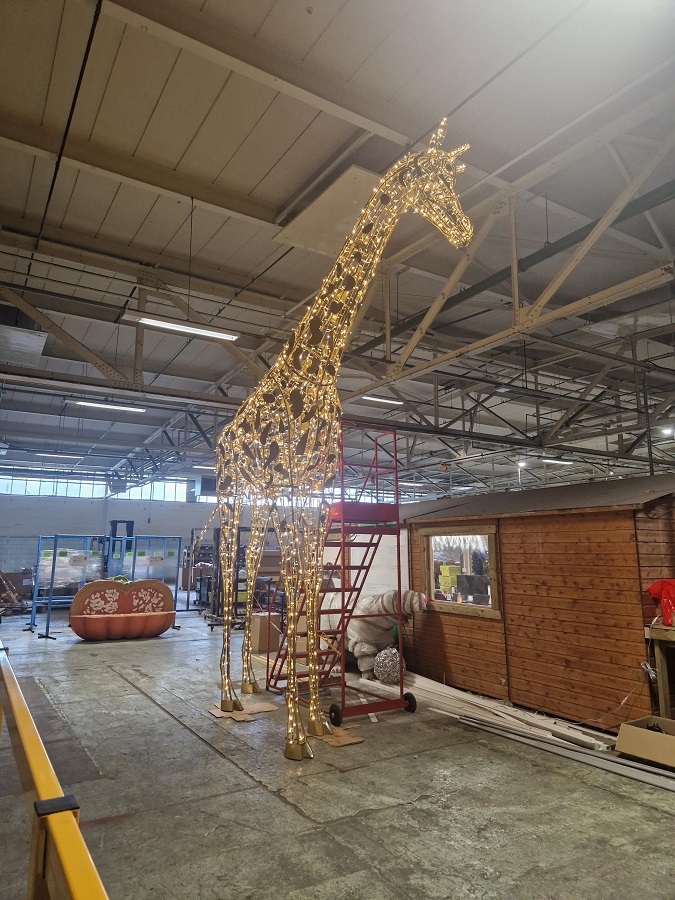 Life sized pea light giraffe 